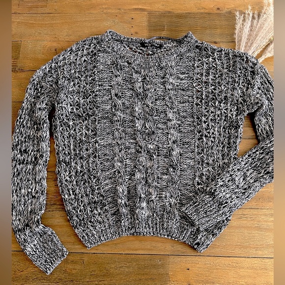 VOLCOM Open knit Black and White Long sleeve pullover Lightweight Size Medium - Picture 1 of 8